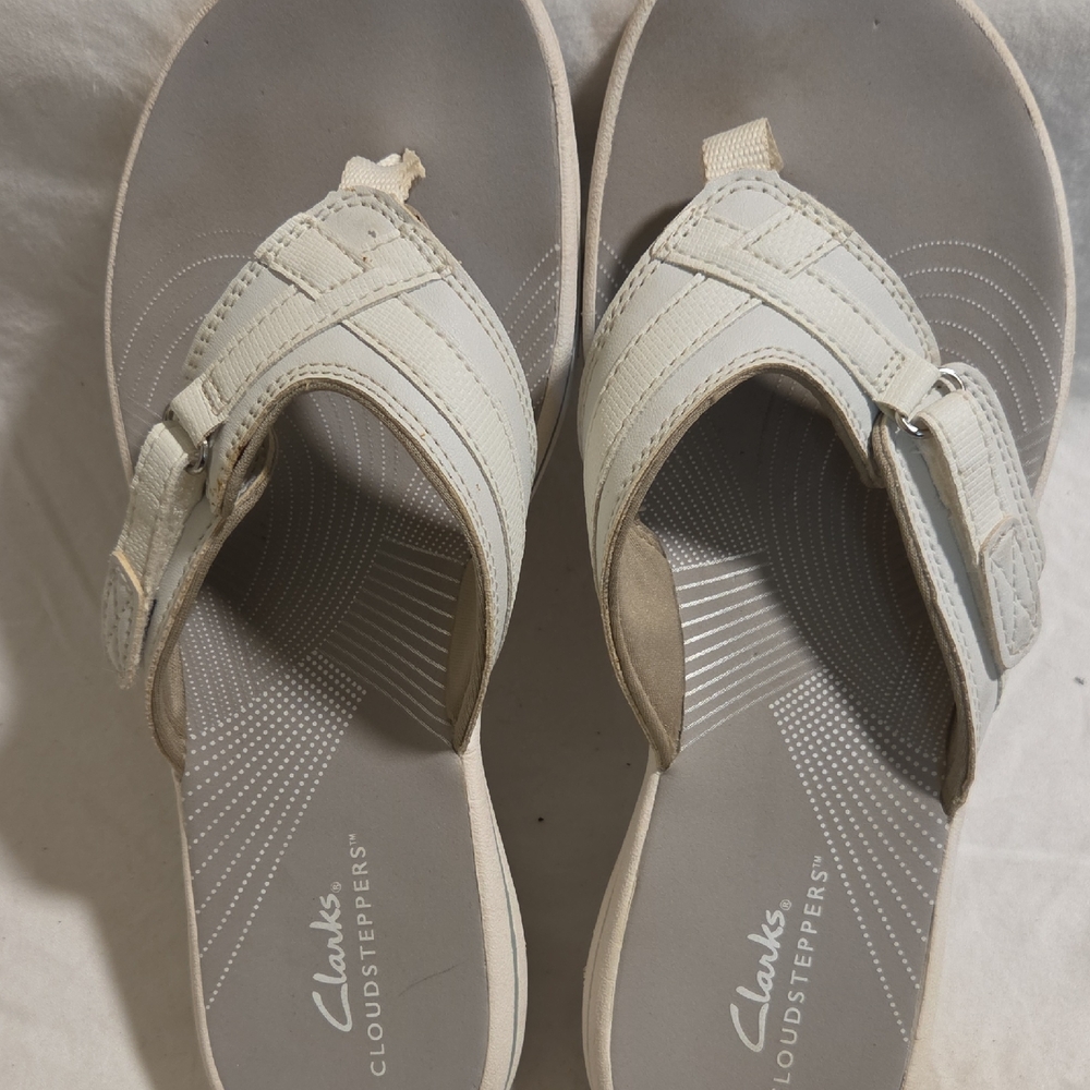 Clarks Cloudsteppers Cream Sandals